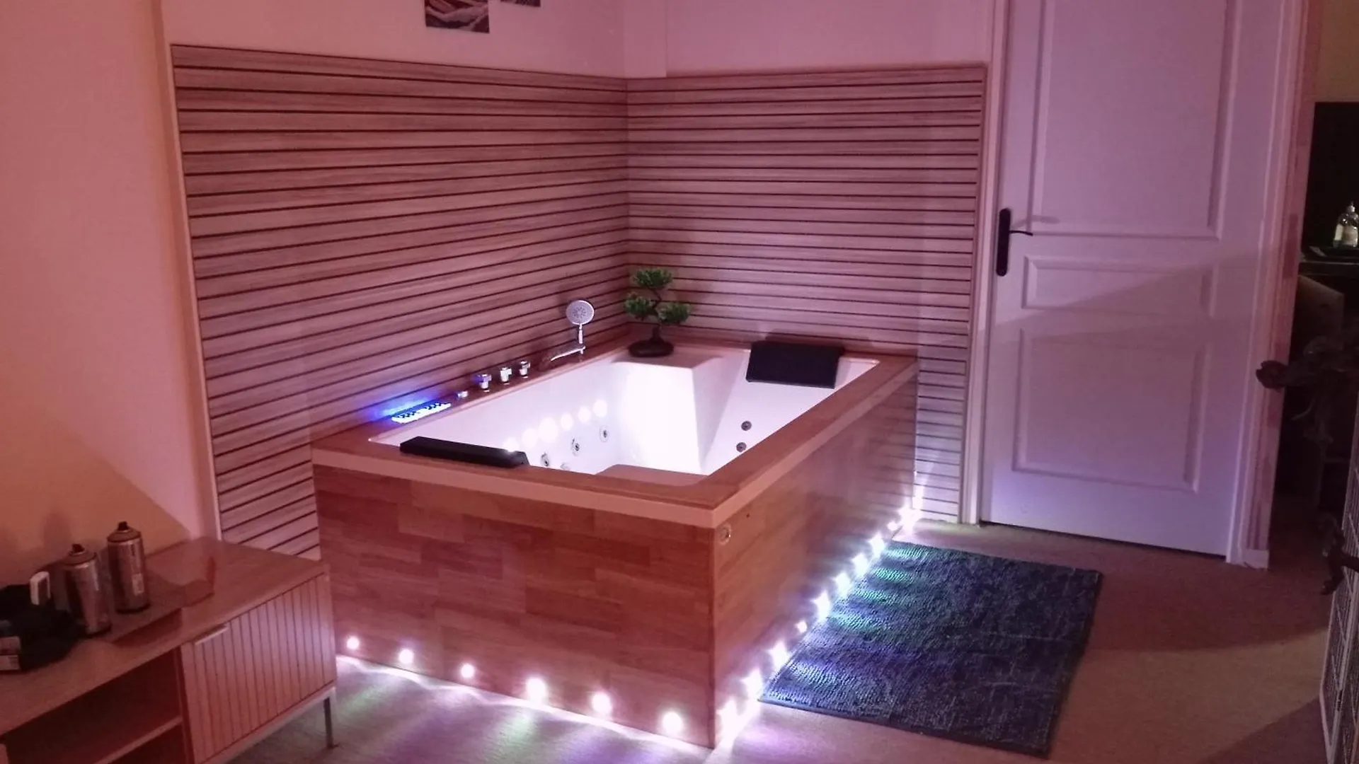 Apartment Zen Love Room Jaccuzzi Sauna Pontivy
