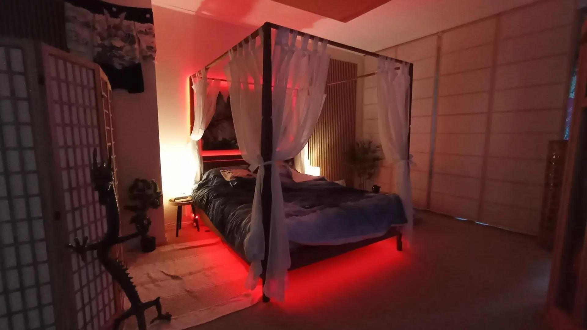 Zen Love Room Jaccuzzi Sauna Pontivy 0*,