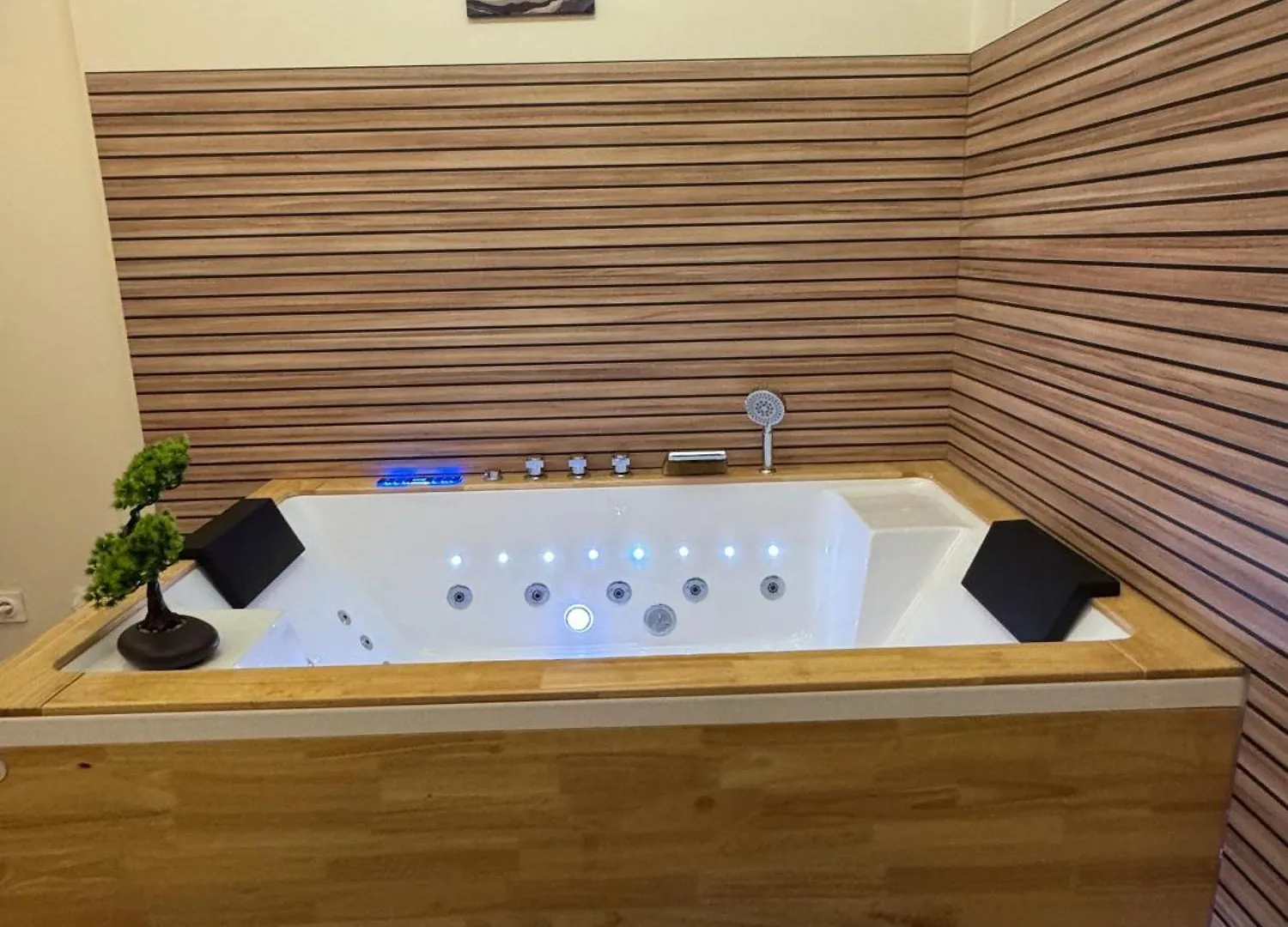 Zen Love Room Jaccuzzi Sauna Pontivy Apartment