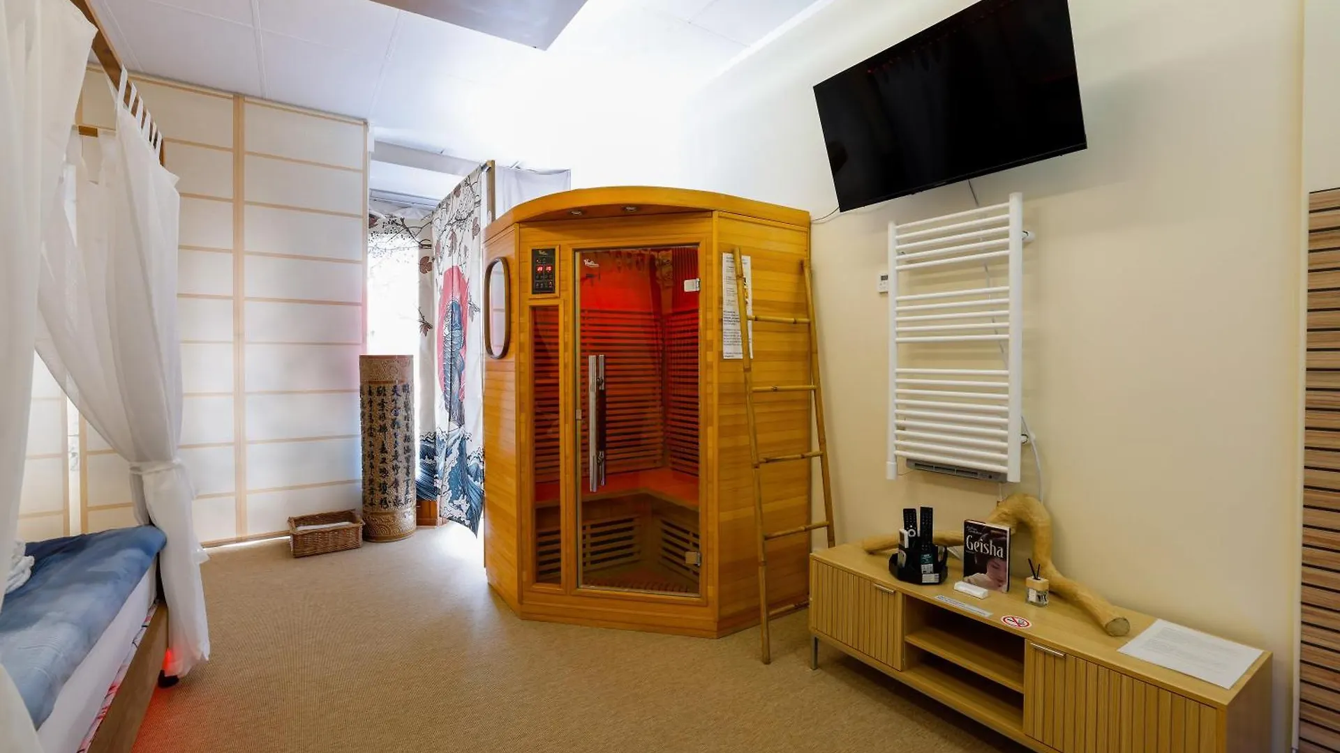 Zen Love Room Jaccuzzi Sauna Pontivy 0*,
