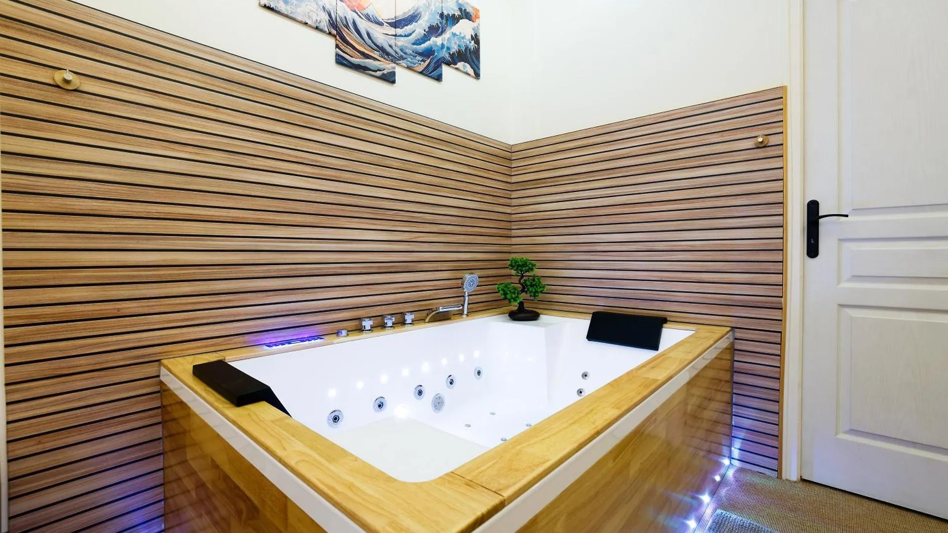 Zen Love Room Jaccuzzi Sauna Pontivy